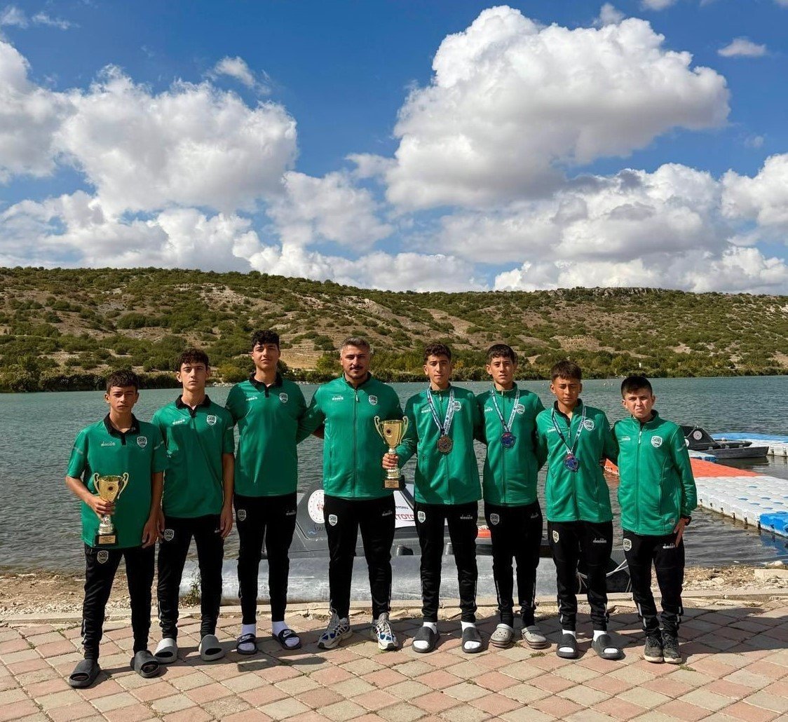 sakarya-buyuksehir-sporculari-eskisehirde-ikincilik-kupasini-kaldirdi