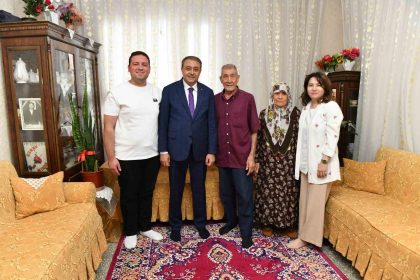 sanliurfa-valisi-hasan-sildak-esi-ile-birlikte-yasli-bireylerle-bulustu