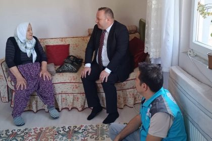 suhutta-dunya-yaslilar-gununde-anlamli-ziyaret