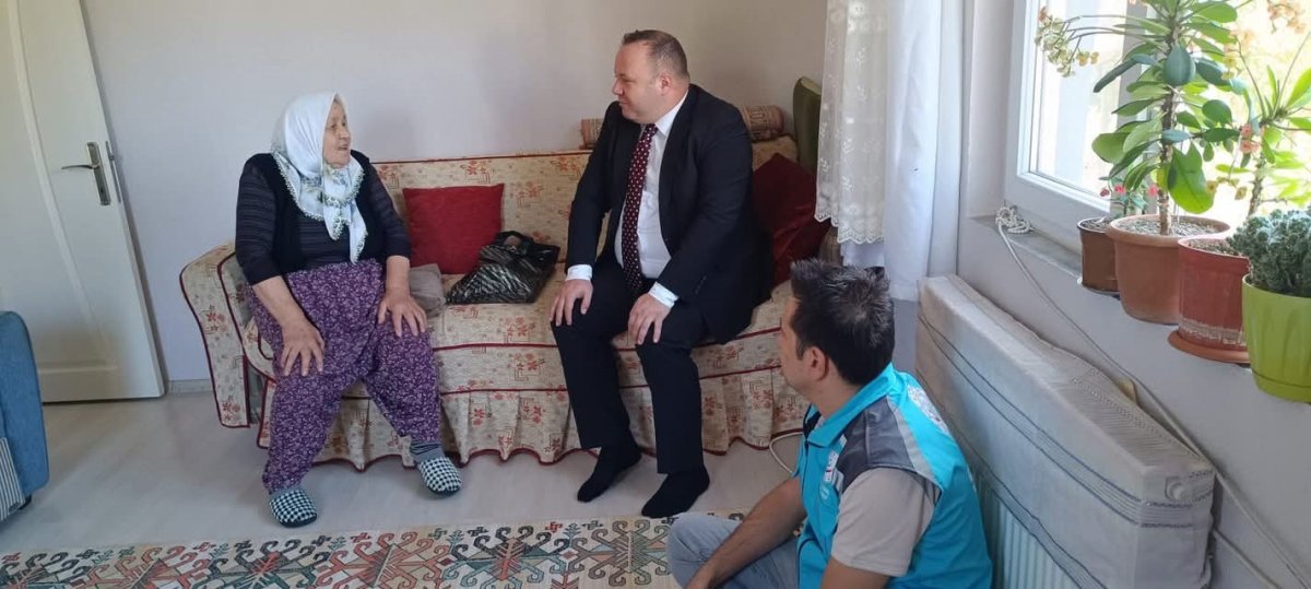 suhutta-dunya-yaslilar-gununde-anlamli-ziyaret