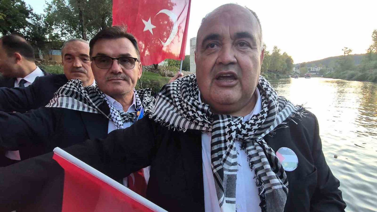 sumud-filosuna-ve-filistine-destek-icin-teknelerle-bartin-irmagina-acildilar