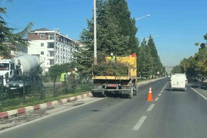 tavsanli-cevre-yolu-yapilan-bakim-ile-guzellesti