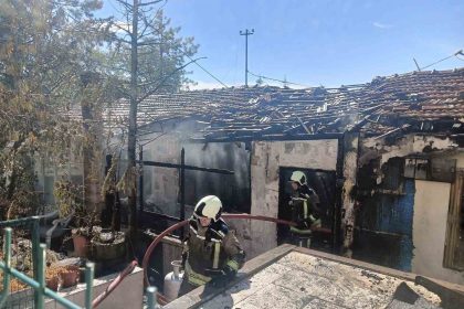 tup-patlamasi-nedeniyle-ciktigi-iddia-edilen-yangin-gecekonduyu-kullanilamaz-hale-getirdi