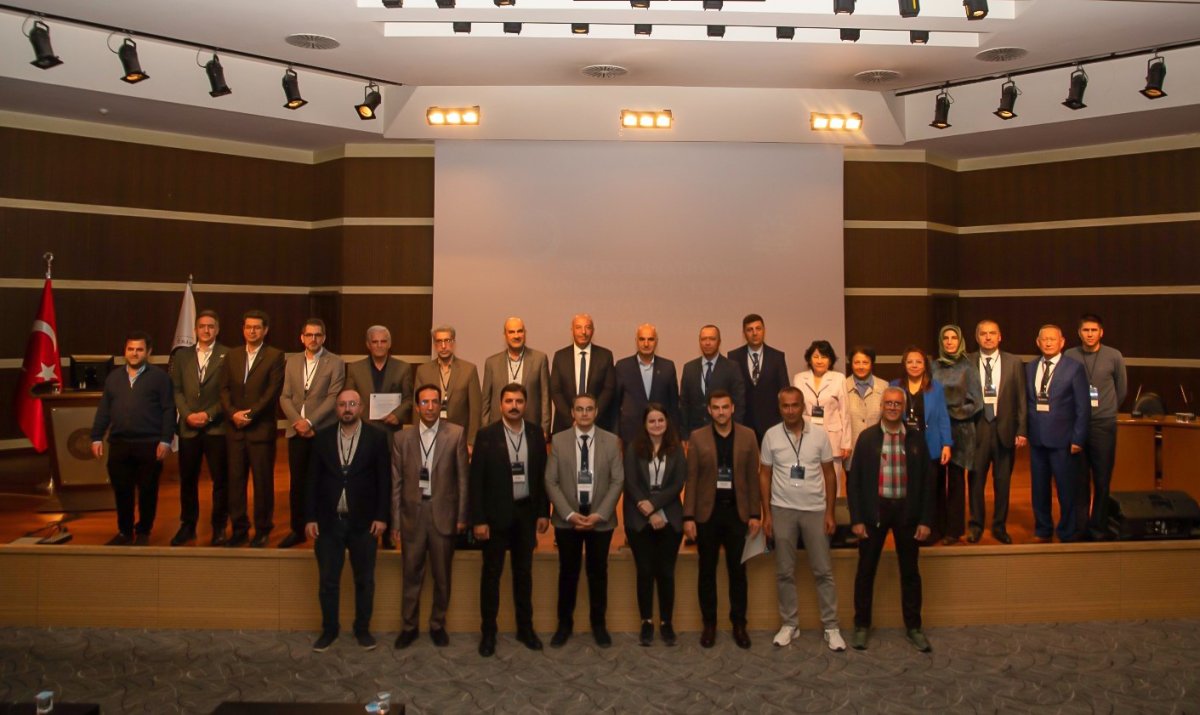 uluslararasi-veteriner-tibbi-bitkiler-ve-geleneksel-tip-kongresinin-2-si-ataturk-universitesi-ev-sahipliginde-gerceklesti