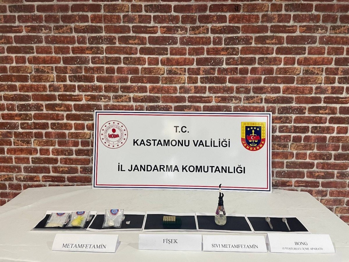 uyusturucu-operasyonunda-yakalanan-4-saniga-8-yil-4-ay-hapis-cezasi