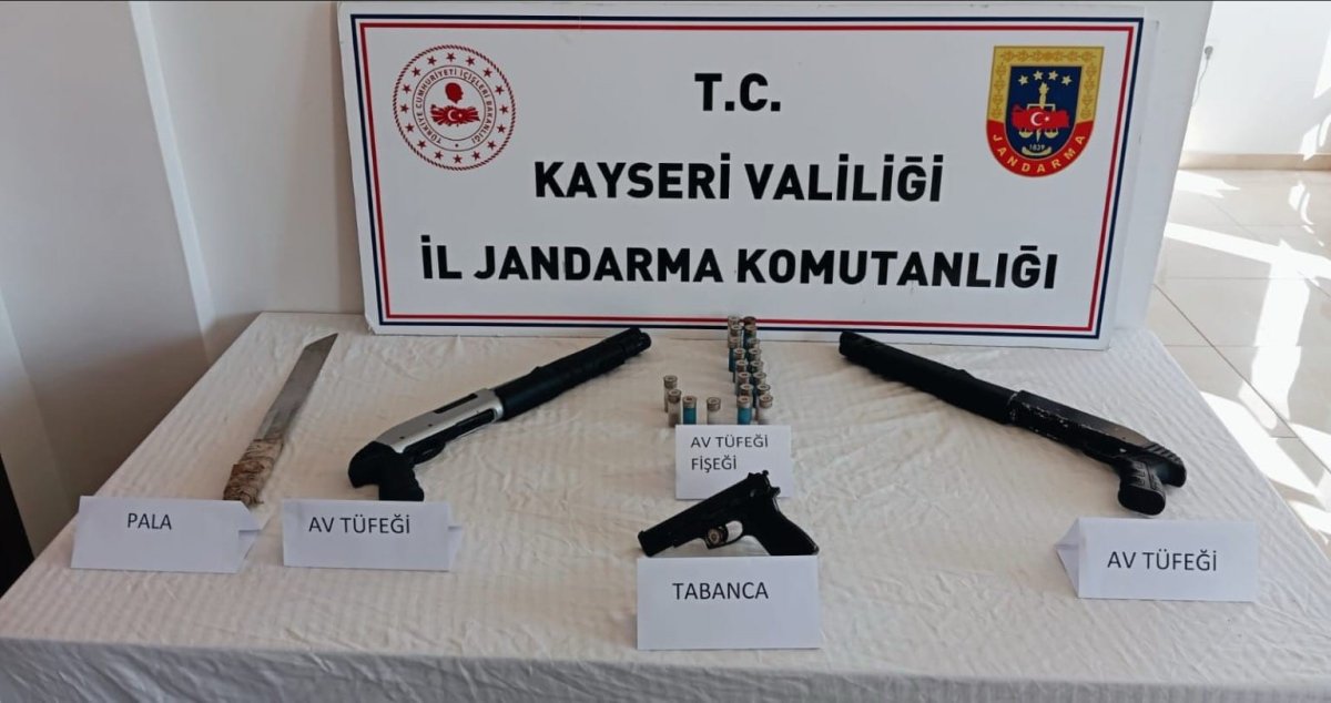 zahir-tacirleri-jandarmadan-kacamadi