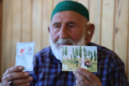 95-yasindaki-mahmut-dede-saglikli-yasamin-sirrinin-sut-urunleri-oldugunu-soyledi