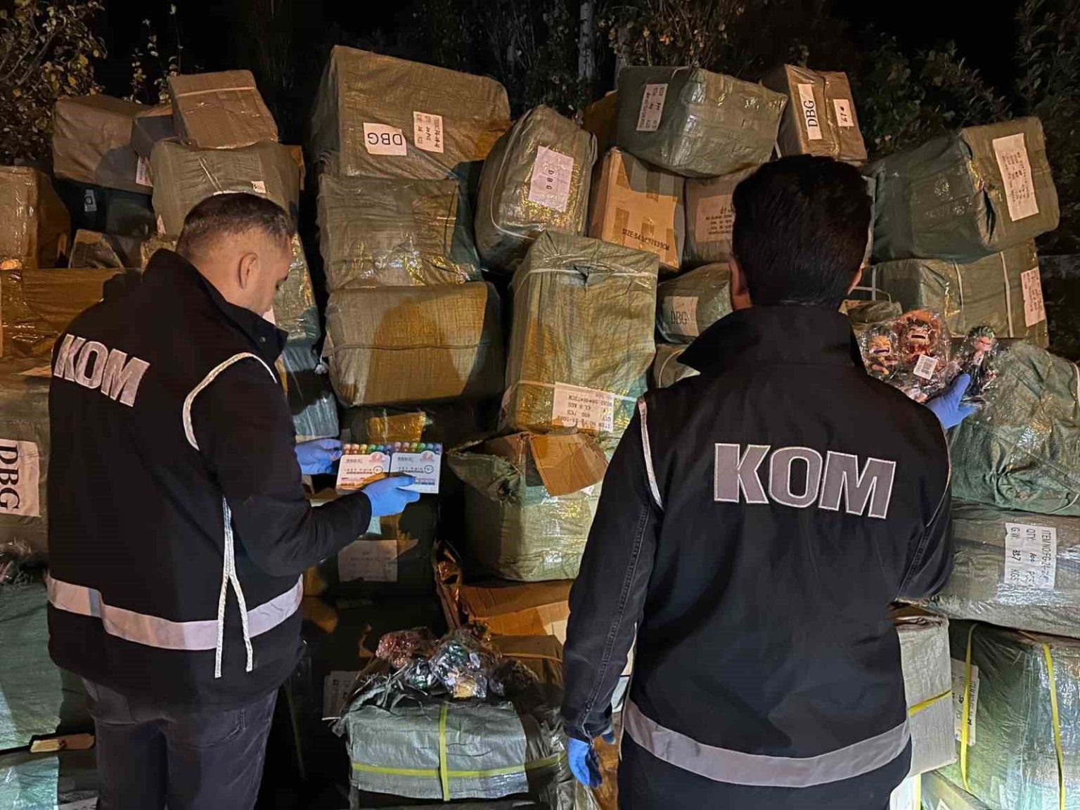 agrida-40-milyon-liralik-kacak-oyuncak-ve-kalem-ele-gecirildi