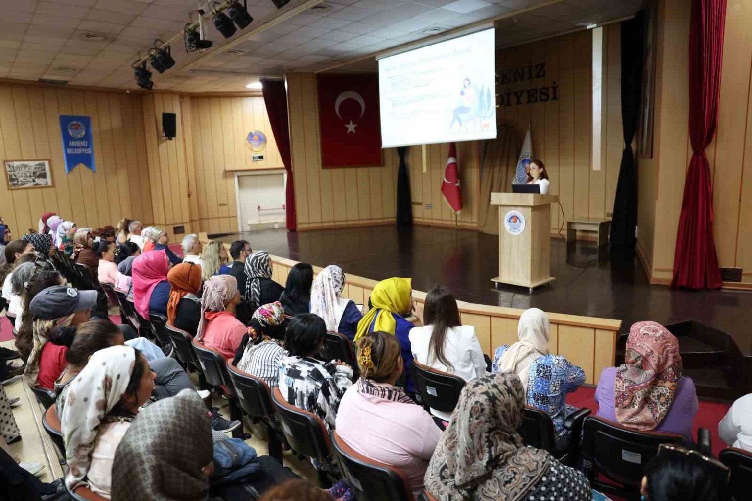 akdeniz-belediyesinden-anne-sutu-ile-besle-sevgiyle-buyut-projesi