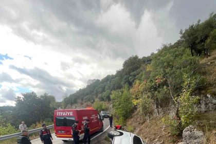 balikesirde-direksiyon-hakimiyetini-kaybeden-surucu-kaza-yapti