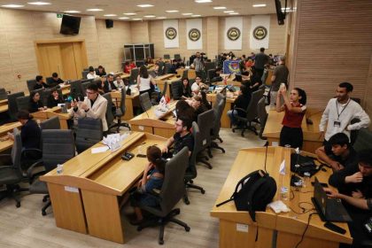 bilim-ve-teknoloji-hackathonu-diyarbakirda-basladi