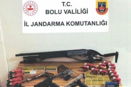 boluda-cok-sayida-ruhsatsiz-silah-ve-muhimmat-ele-gecirildi