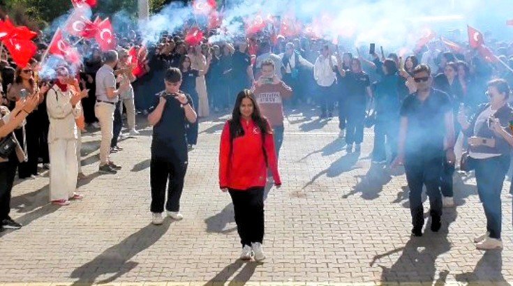 dunya-sampiyonu-aysegule-yuvasinda-coskulu-karsilama