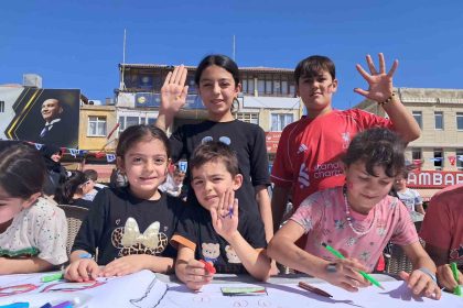 filistinli-cocuklar-icin-resim-cizdiler