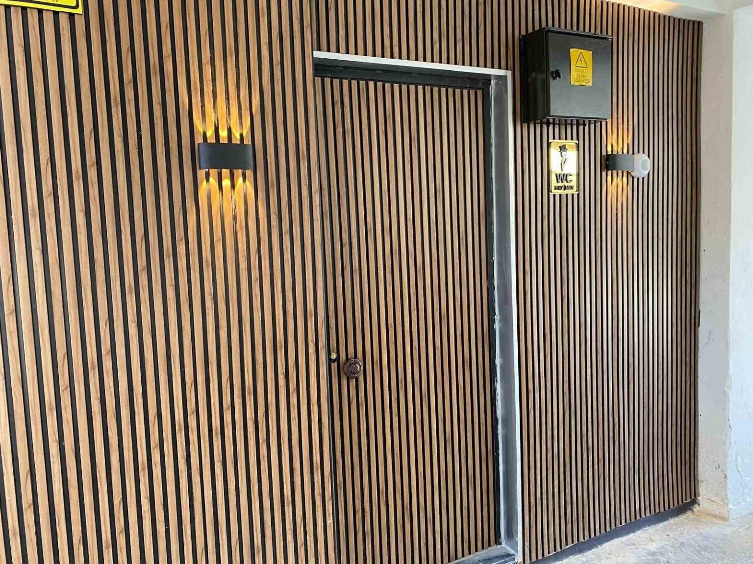 gedizde-sehir-merkezindeki-umumi-tuvaletler-yenileniyor