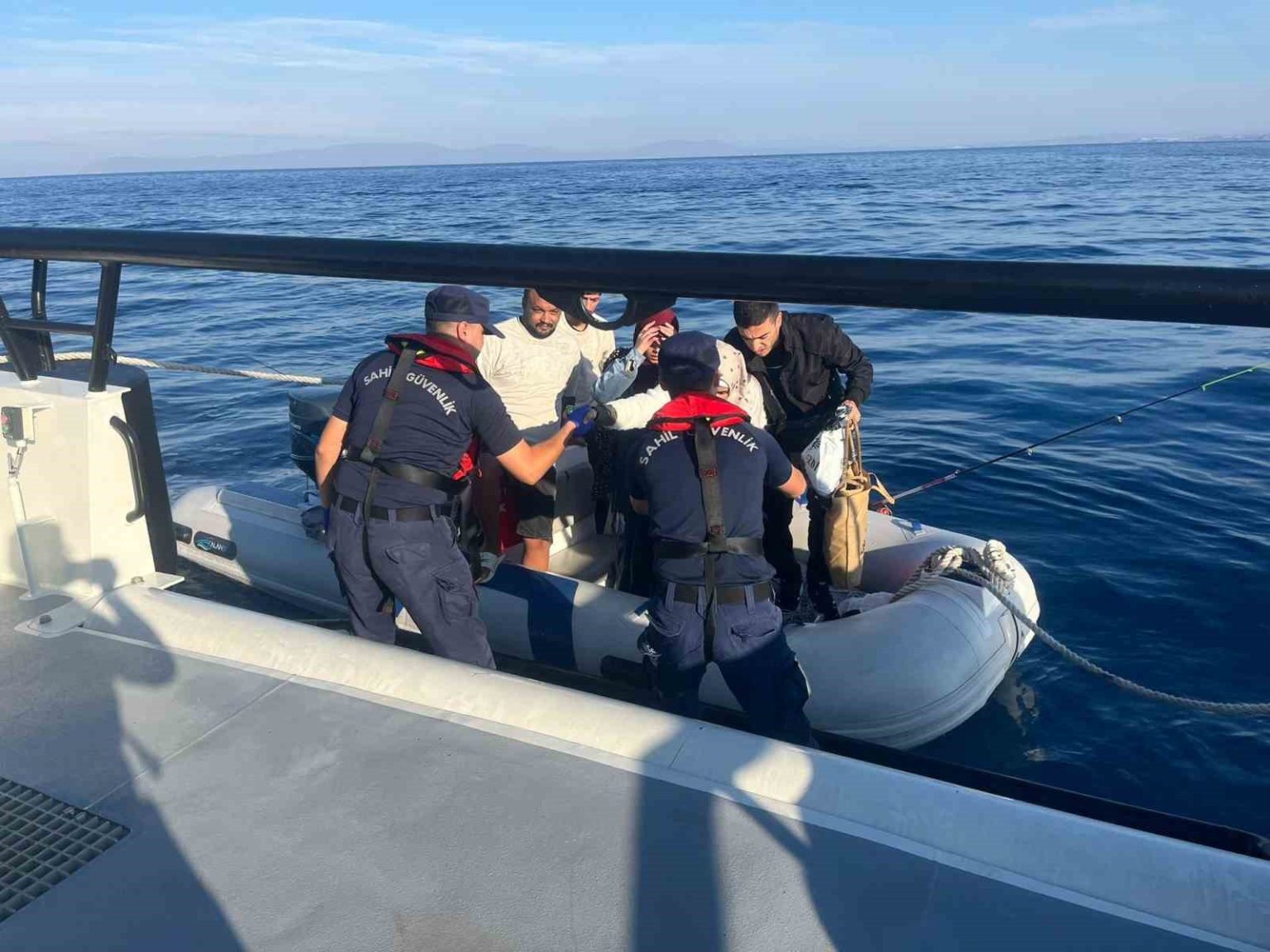 izmir-aciklarinda-44-duzensiz-gocmen-yakalandi