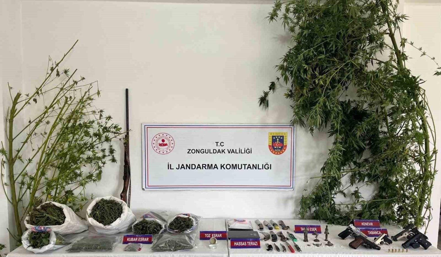 jandarmadan-narkotik-operasyonu-5-gozalti