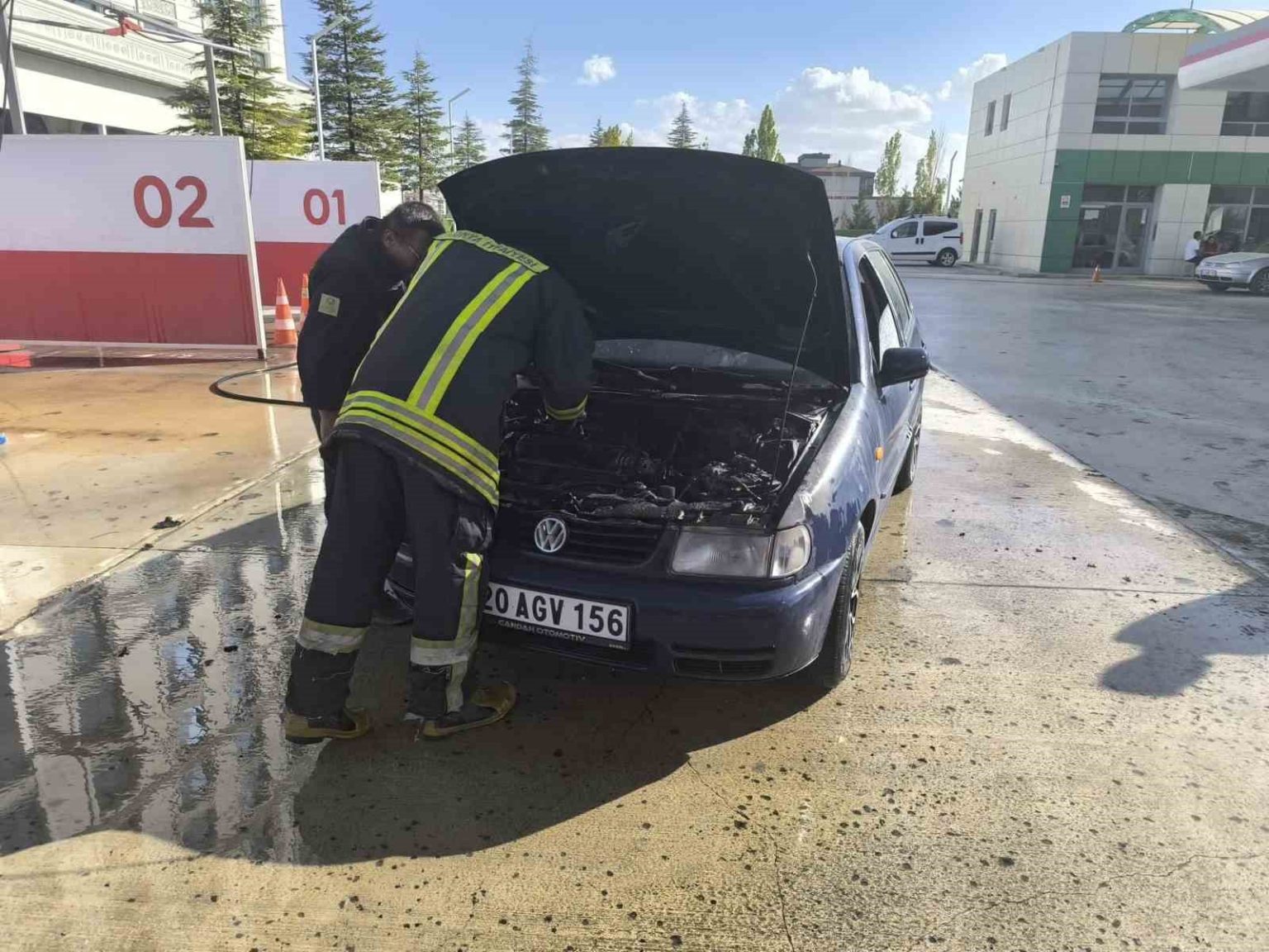 karapinarda-otomobil-yangini-panige-neden-oldu