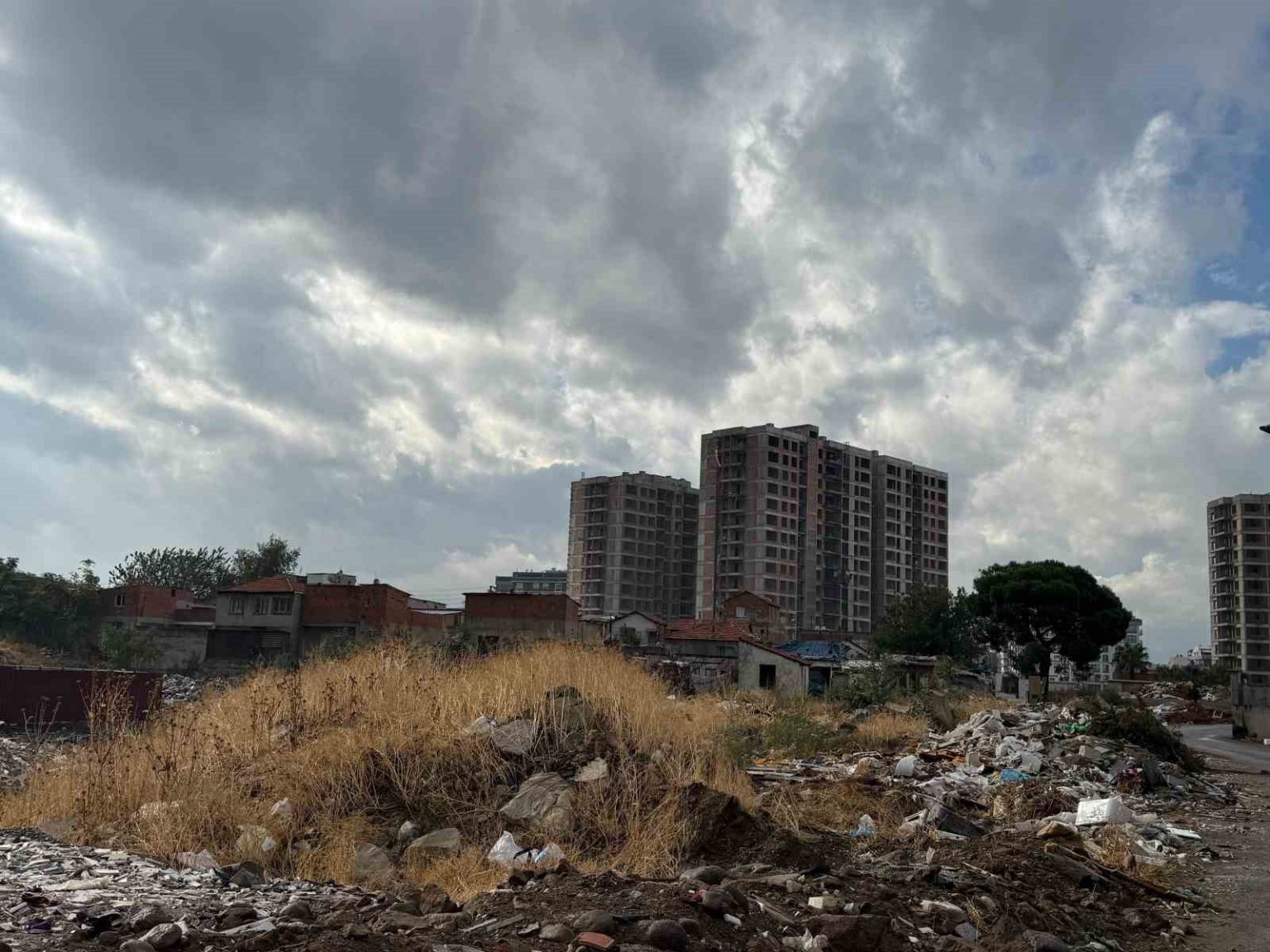 karsiyaka-belediyesinde-grevciler-surgun-edildi