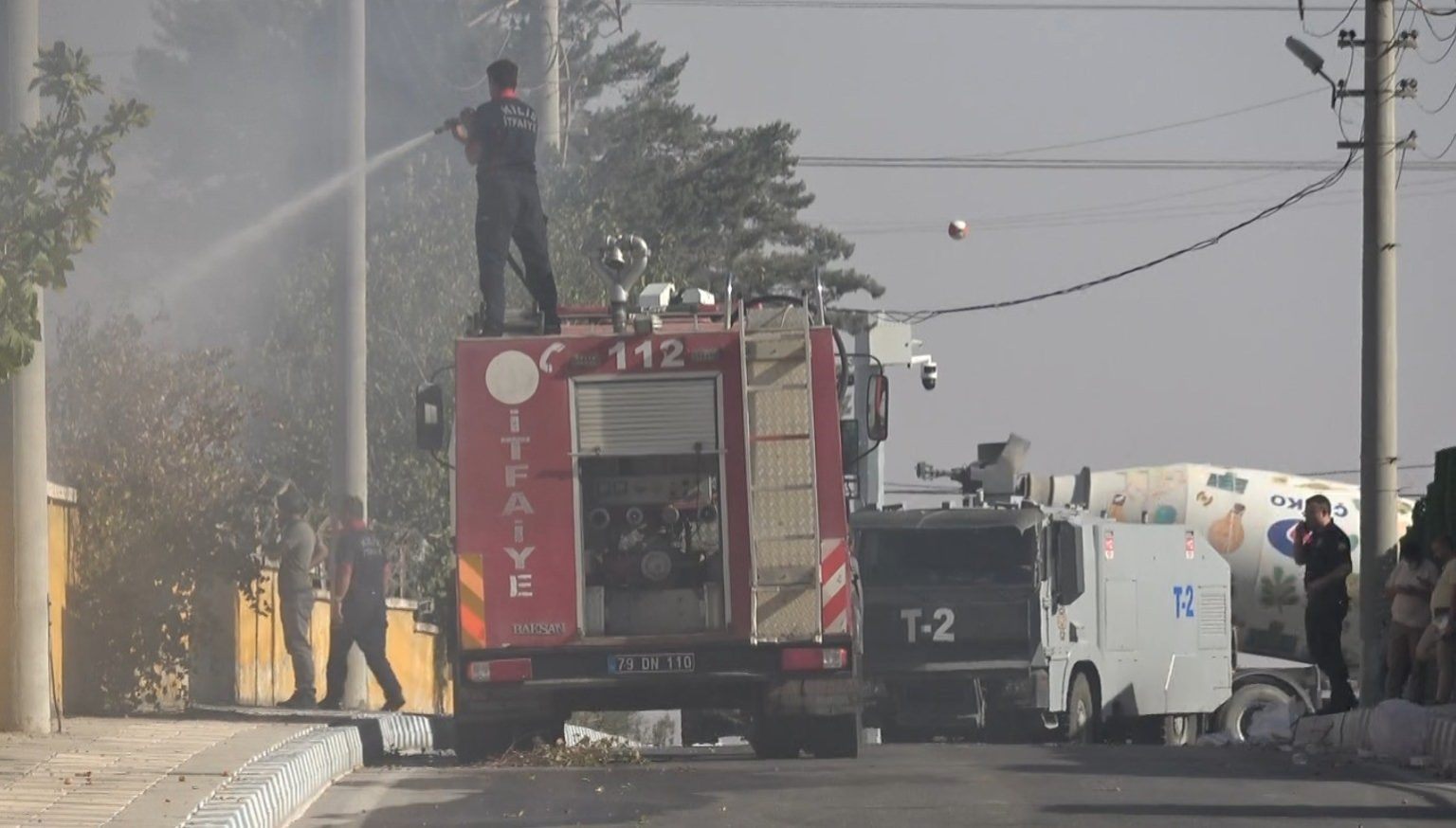 kilis-osbde-kaucuk-fabrikasinda-cikan-yangin-kontrol-altina-alindi