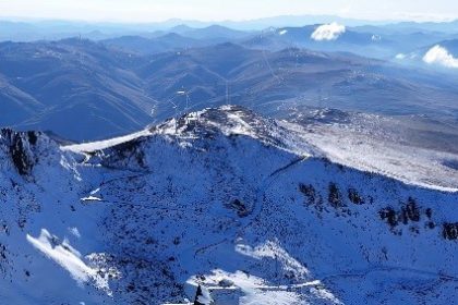 kirklar-daginda-doga-soleni-bir-yaninda-kar-bir-yaninda-sonbahar