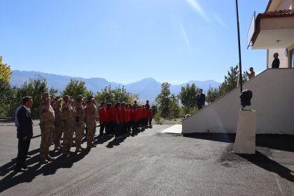 koy-okuluna-jandarmadan-ataturk-kosesi