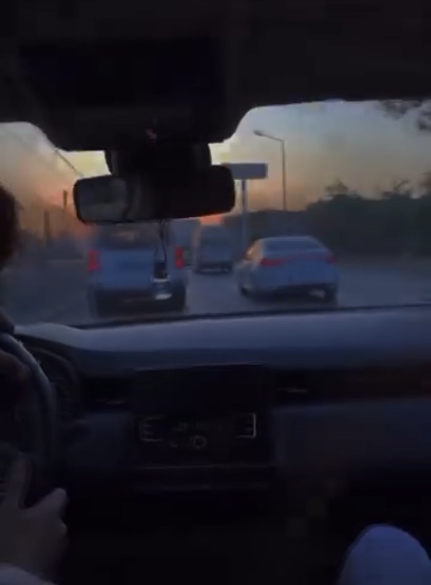 makas-atarak-trafigi-tehlikeye-atti-o-anlari-kayda-aldirip-paylasti