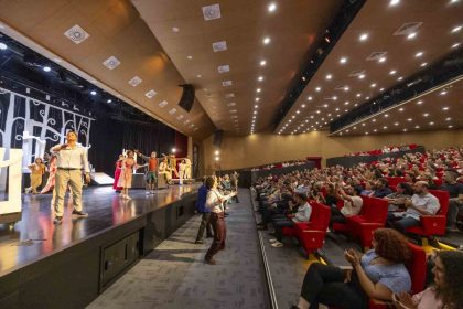 mersin-sehir-tiyatrosu-25-sezonunu-bahar-noktasiyla-baslatti