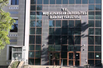 mus-alparslan-universitesinde-engelli-vatandaslardan-calismayan-asansor-tepkisi