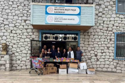 ogrenciler-tedavi-goren-kediler-icin-2-bin-kutu-mama-topladi