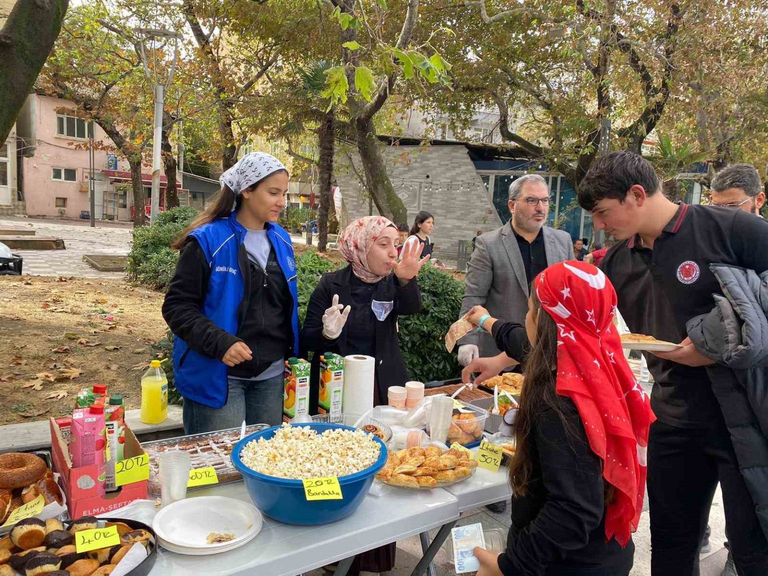 saraylar-anadolu-imam-hatip-lisesinden-gazzeye-destek-yuruyusu