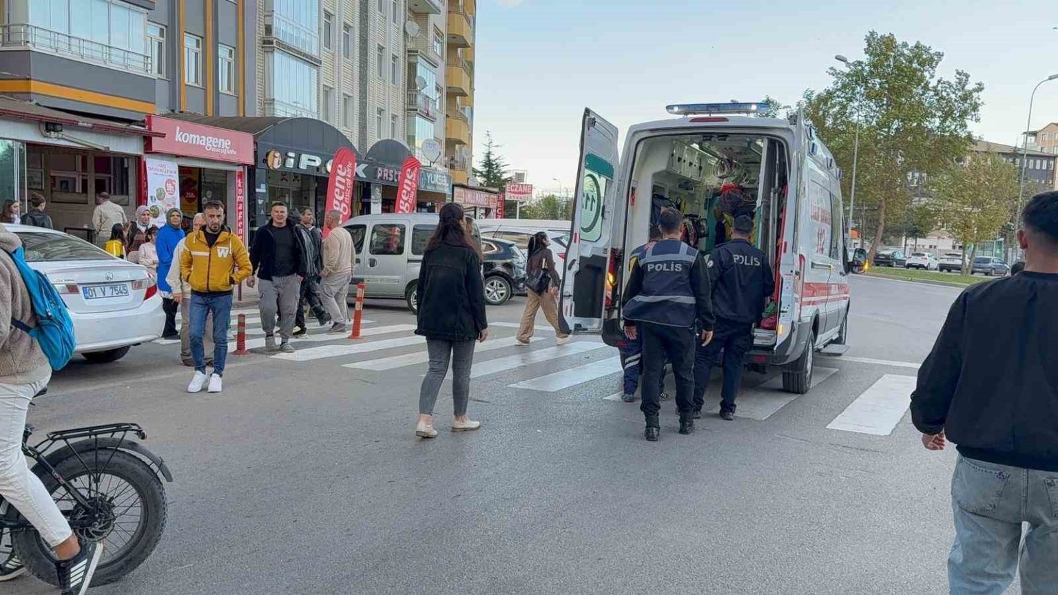 seydisehirde-bisiklet-ile-motosiklet-carpisti-2-yarali