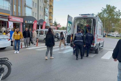 seydisehirde-bisiklet-ile-motosiklet-carpisti-2-yarali