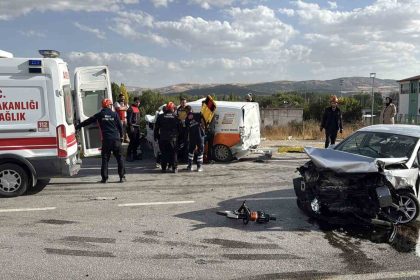 sivasta-feci-kaza-1-olu-2si-cocuk-4-yarali