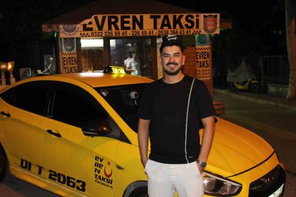 takside-unutulmaz-an-bebek-aracin-icinde-dunyaya-gozlerini-acti