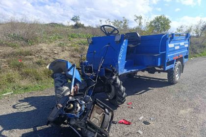 tarim-araci-ile-motosiklet-kafa-kafaya-carpisti-2-yarali