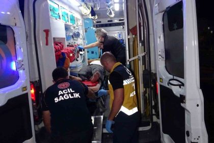 tirla-otomobil-carpisti-hurdaya-donen-otomobildeki-surucu-yaralanmadi-tir-surucusu-kabinde-sikisti