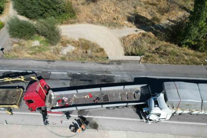 tirlarin-carpistigi-kazada-2-kisi-yaralandi