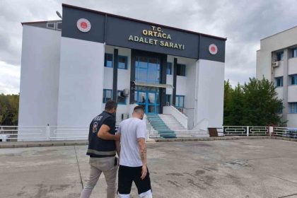 uyusturucu-operasyonlarinda-12-tutuklama