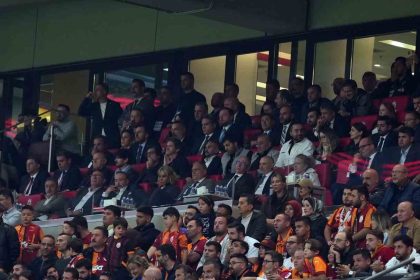 vincenzo-montella-derbiyi-stattan-takip-etti