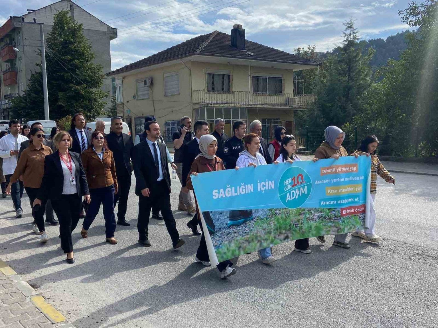 yuruyerek-gunlerini-kutladilar