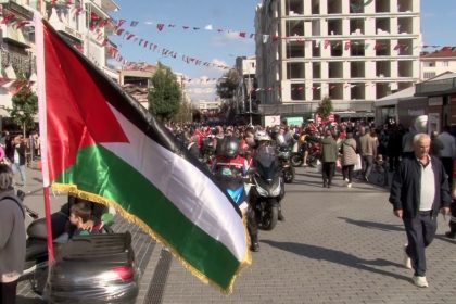 2-bin-motorcu-gazzedeki-zulme-dikkat-cekti