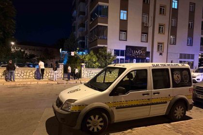 3-ay-once-babasi-olu-bulunan-genc-intihar-etti