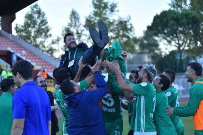 8-kisi-kalan-kafkasspor-2-1-galip-gelmeyi-bildi