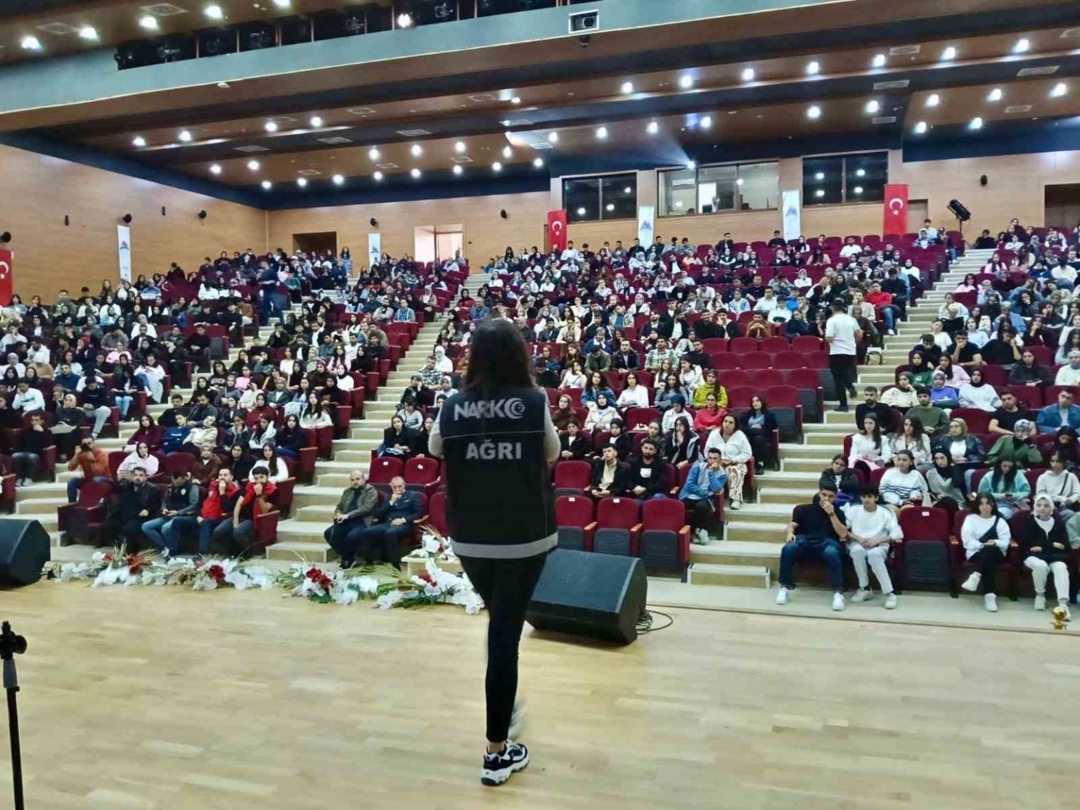 agri-emniyetinden-universite-ogrencilerine-guvenli-yasam-ve-bilincli-internet-egitimi