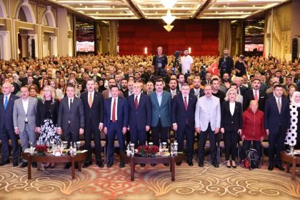 bakan-isikhan-izmirin-daglarinda-cicekler-degil-cop-yiginlari-buyuyor