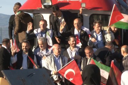 bursada-filistine-destek-icin-tekneler-denize-acildi