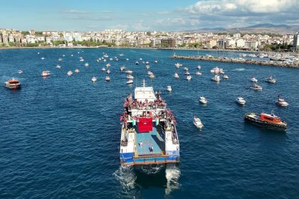 canakkale-bogazinda-sumud-filosuna-destek-turu