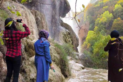 dipsizgol-selalesi-sonbahar-guzelligiyle-mest-ediyor