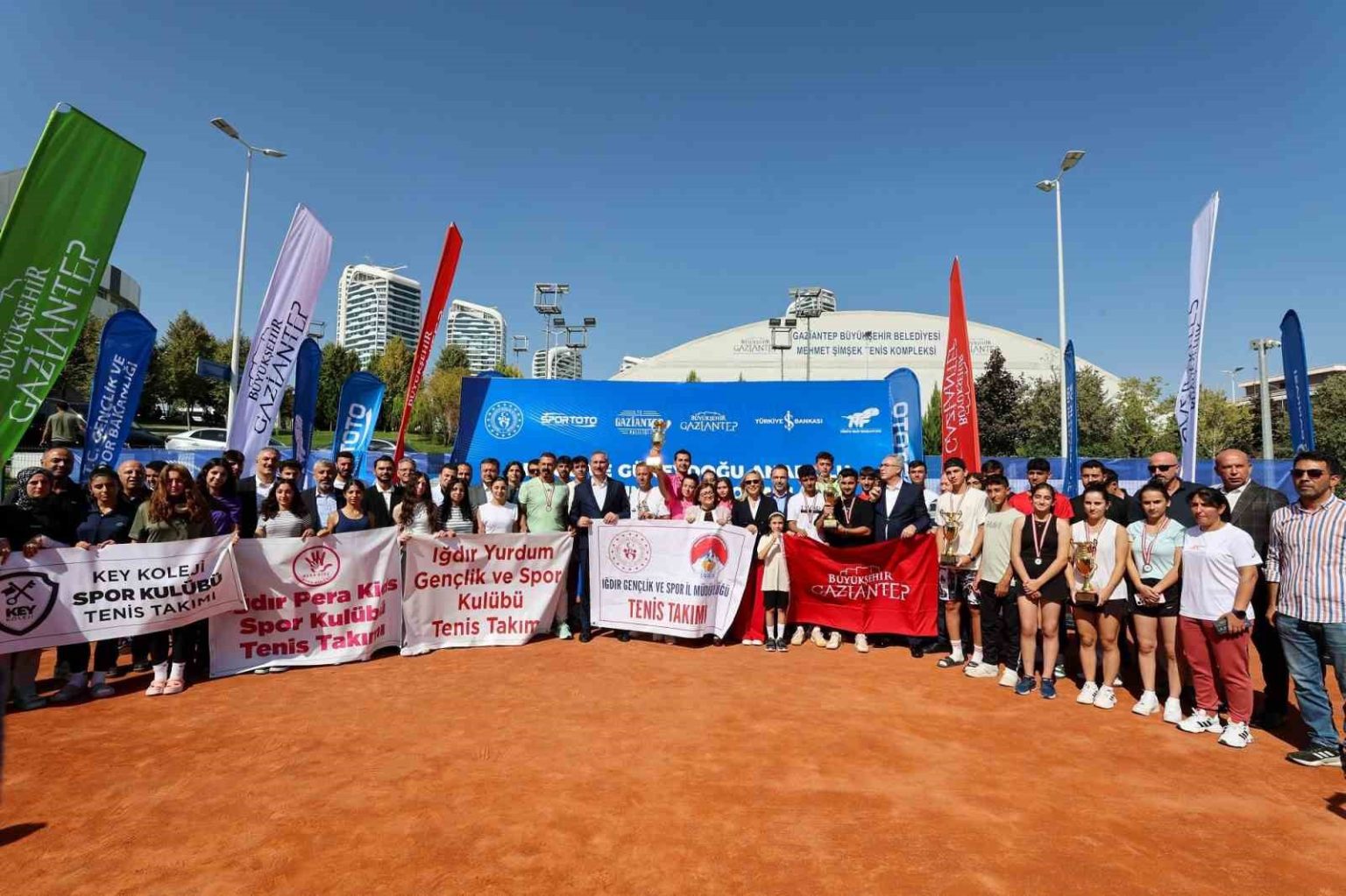 gaziantepte-tenis-sampiyonasinda-odul-toreni-heyecani